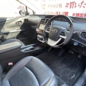 PRIUS プリウス　Sツーリングセレクション【カスタム】