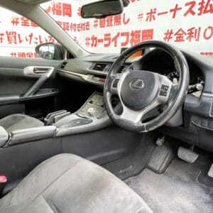 LEXUS レクサス　CT200h バージョンC【ユーザー買取車】