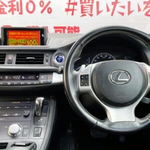 LEXUS レクサス　CT200h バージョンC【ユーザー買取車】