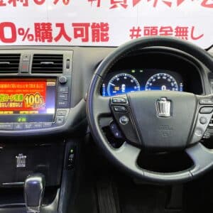 CROWN　クラウン　ハイブリッド【総合評価優良車】【カスタム】