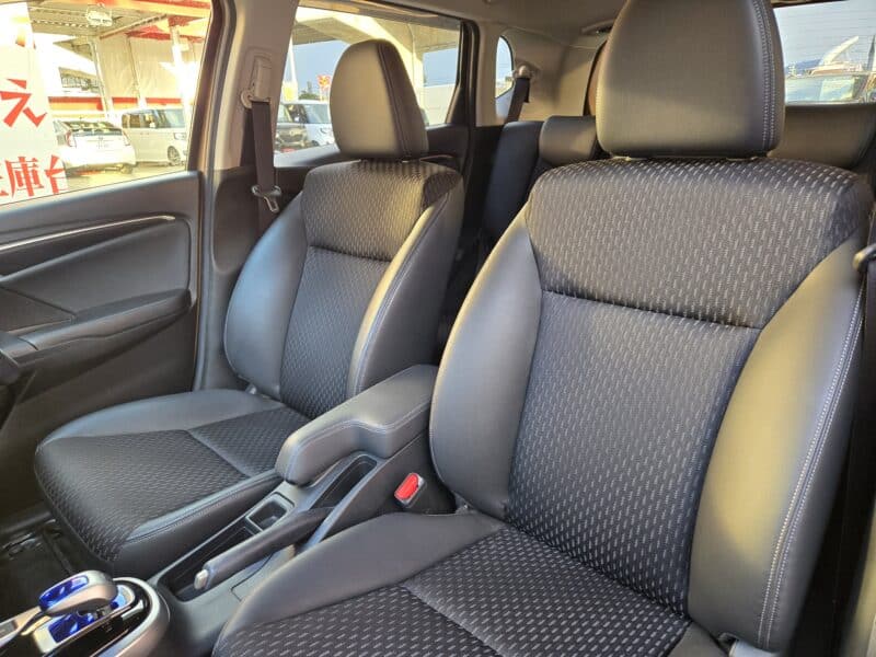 FIT フィット HV Lパッケージ