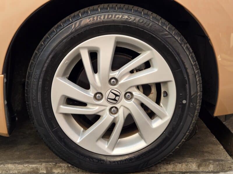 FIT フィット HV Lパッケージ