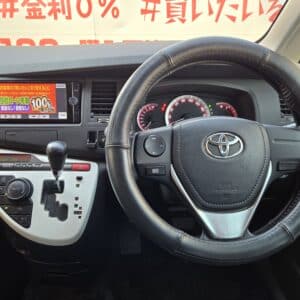 ISIS　アイシス　プラタナVセレクション ホワイトインテリアパッケージ　【特別仕様車】