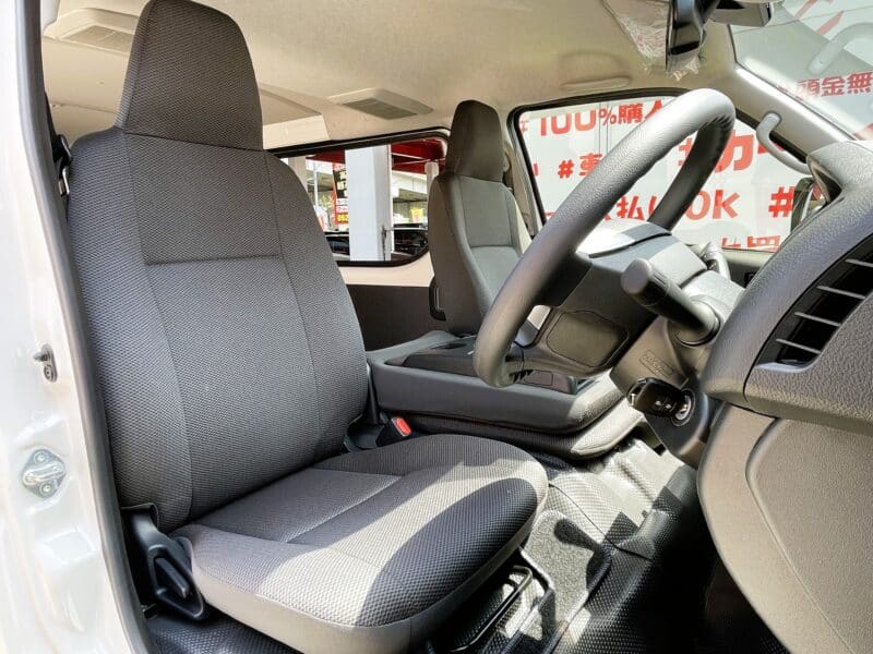 HIACE ハイエースバン DX GLパッケージ仕様車"GR"