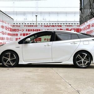 PRIUS プリウス　S【カスタム】