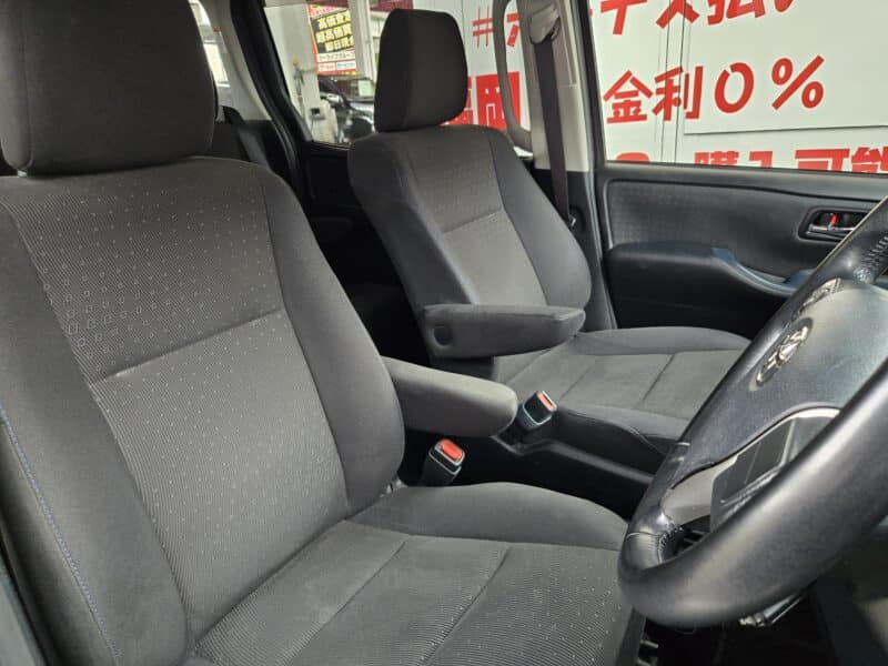 VOXY ヴォクシー ハイブリッドV 【カスタム】