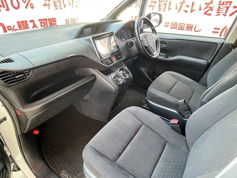 VOXY ヴォクシー ハイブリッドV