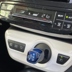PRIUS プリウス　Ｓ【総合評価優良車】【カスタム】