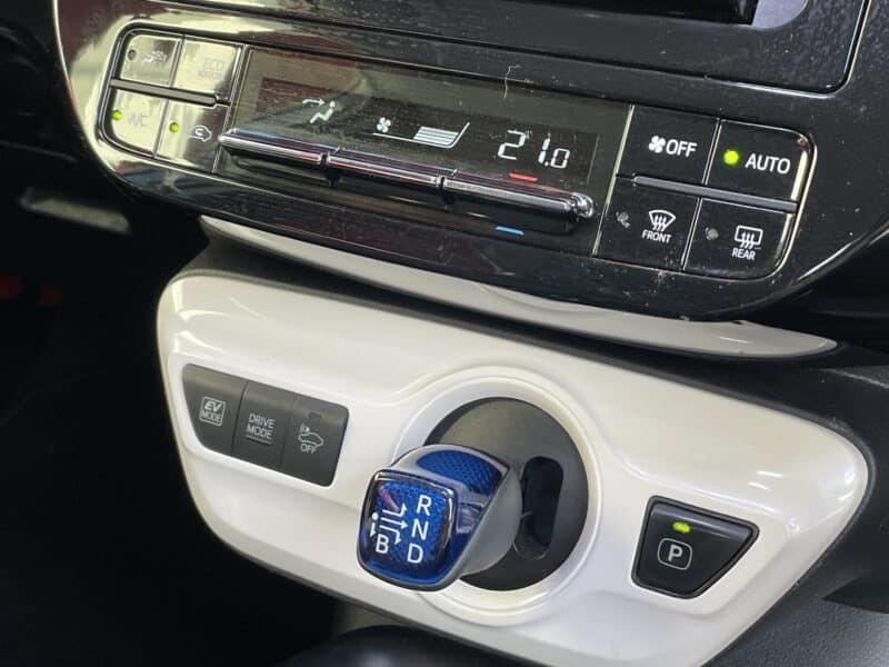 PRIUS プリウス S【総合評価優良車】【カスタム】