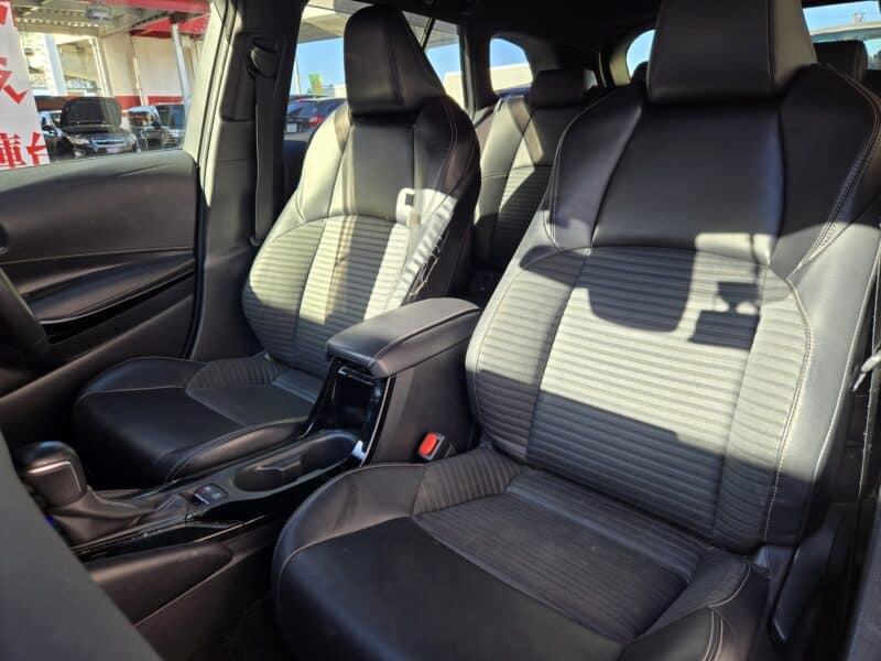 COROLLA TOURING カローラツーリング ハイブリッドW×B