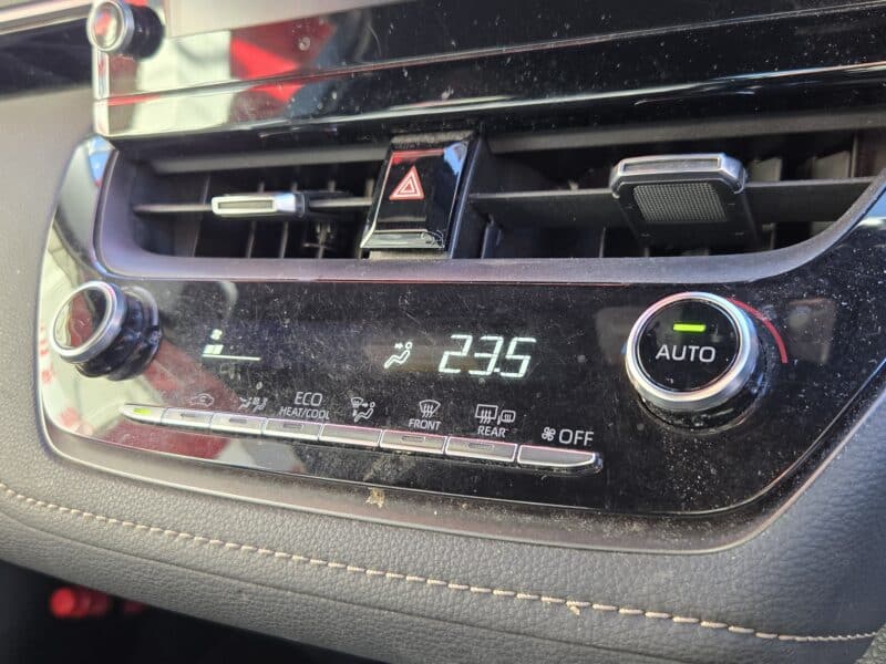 COROLLA TOURING カローラツーリング ハイブリッドW×B