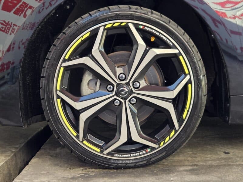 COROLLA TOURING カローラツーリング ハイブリッドW×B