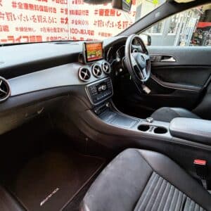 RCEDES BENZ メルセデス・ベンツ GLA180 スポーツ【総合評価優良車】