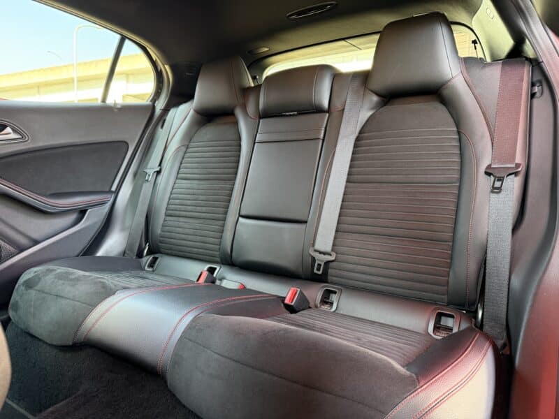 RCEDES BENZ メルセデス・ベンツ GLA180 スポーツ【総合評価優良車】