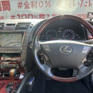LEXUS　レクサス　LS460　バージョンS Iパッケージ【カスタム】【車検２年付】