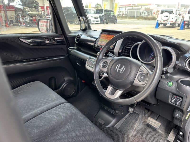 N-BOX カスタム G ターボ パッケージ【ターボ車】