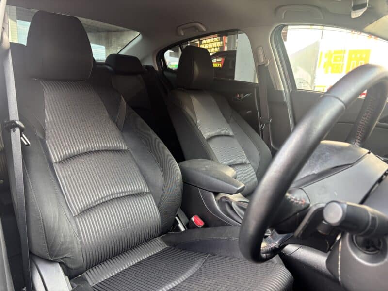 AXELA アクセラ 15S ツーリング 【カスタム】【ユーザー買取車】