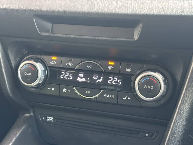 AXELA アクセラ 15S ツーリング 【カスタム】【ユーザー買取車】