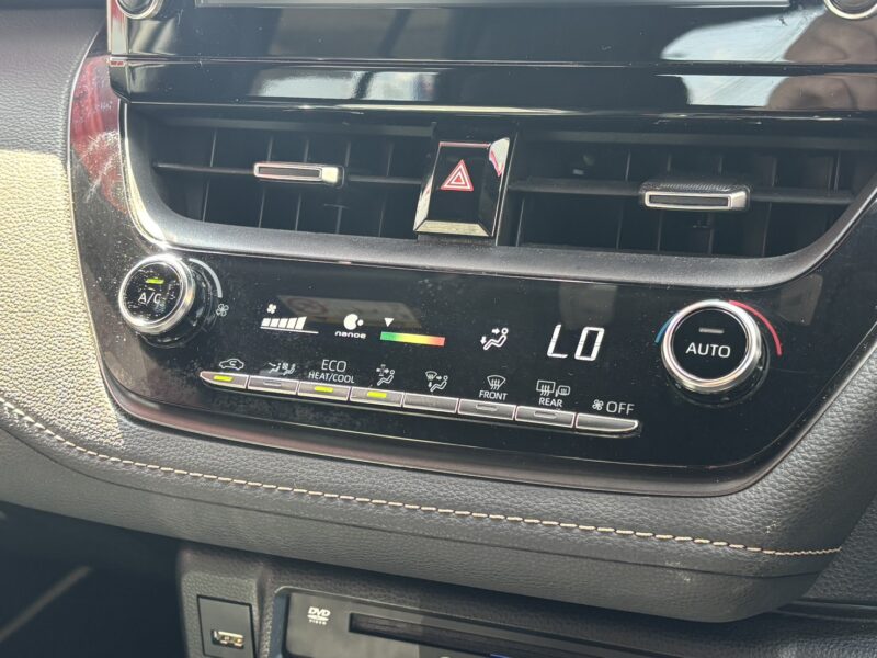 COROLLA TOURING カローラツーリング ハイブリッドW×B 【総合評価優良車】