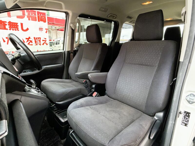 VOXY ヴォクシー ハイブリッドV