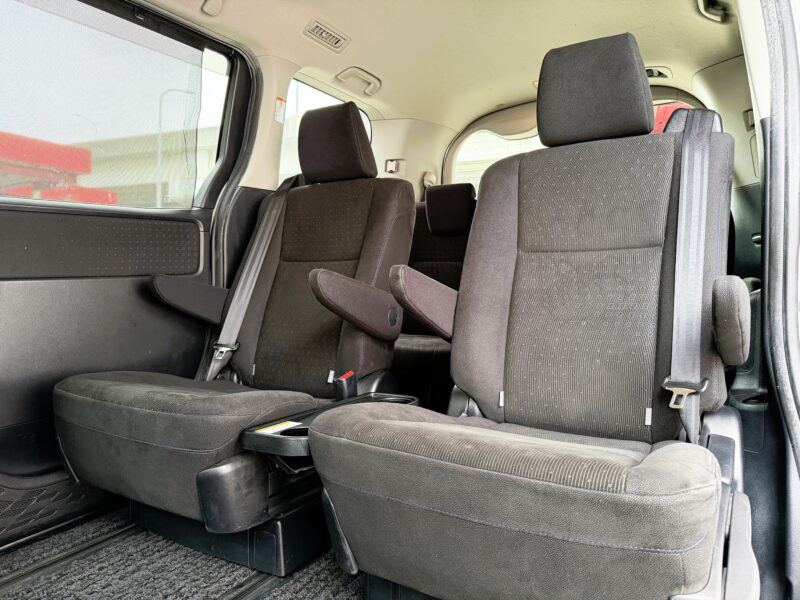 VOXY ヴォクシー ハイブリッドV