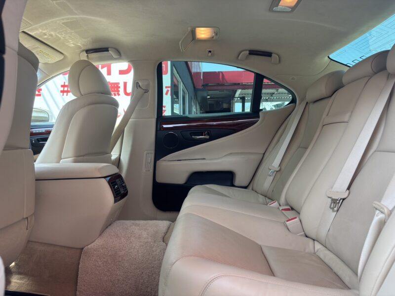 LEXUS レクサス LS600h I パッケージ"中期型"【4WD】