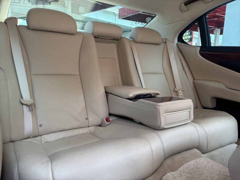 LEXUS レクサス LS600h I パッケージ"中期型"【4WD】