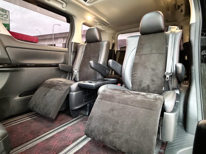VELLFIRE ヴェルファイア 2.4Zゴールデンアイズ"後期型"【特別仕様車】【カスタム】