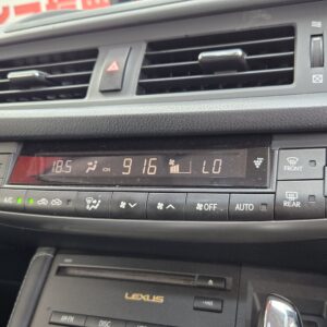 LEXUS レクサス　CT200h バージョンC【ユーザー買取車】