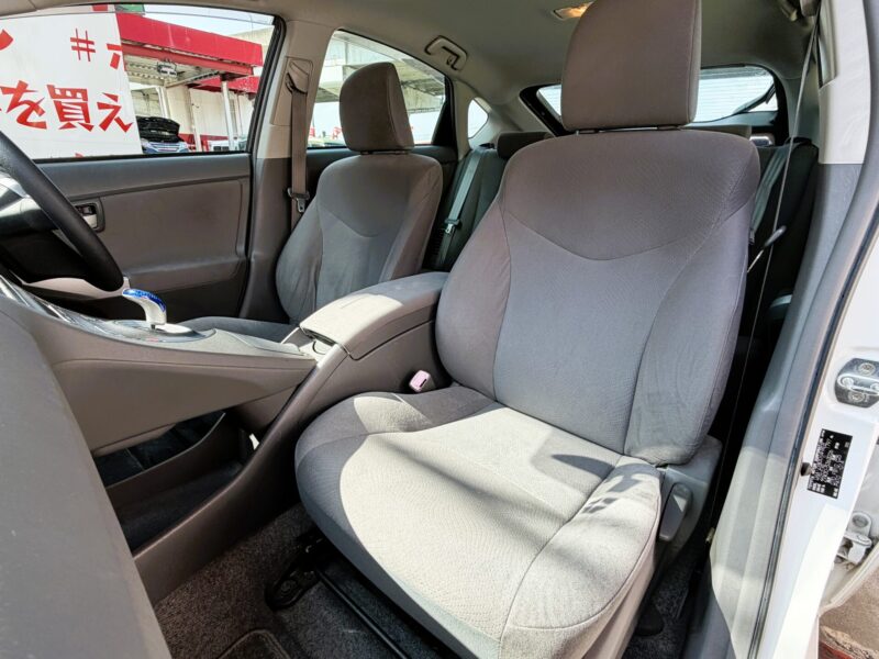 PRIUS プリウス S【総合評価優良車】【車検2年付】