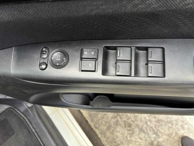 N-BOX カスタム G SSパッケージ【特別仕様車】【車検2年付】