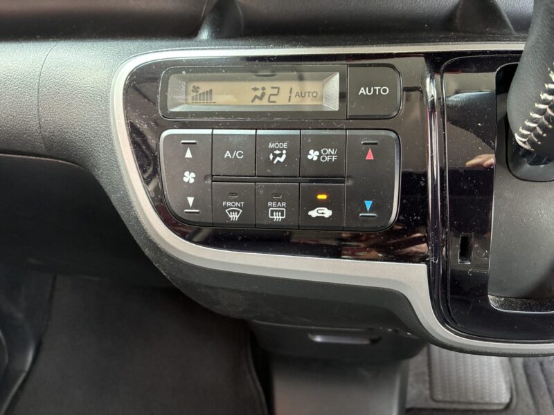 N-BOX カスタム G SSパッケージ【特別仕様車】【車検2年付】