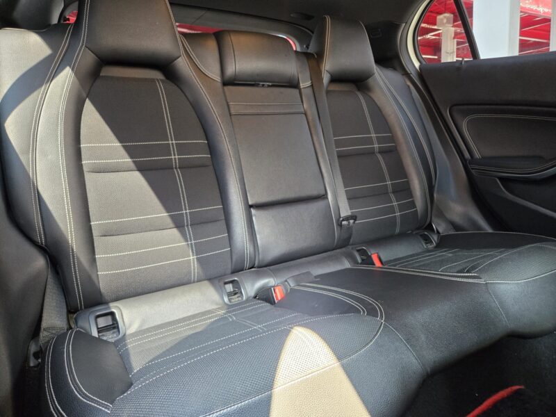 MERCEDES BENZ メルセデス・ベンツ GLA180 レーダーセーフティパッケージ【総合評価優良車】【車検2年付】
