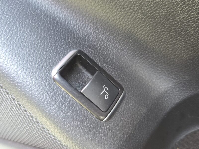 MERCEDES BENZ メルセデス・ベンツ GLA180 レーダーセーフティパッケージ【総合評価優良車】【車検2年付】