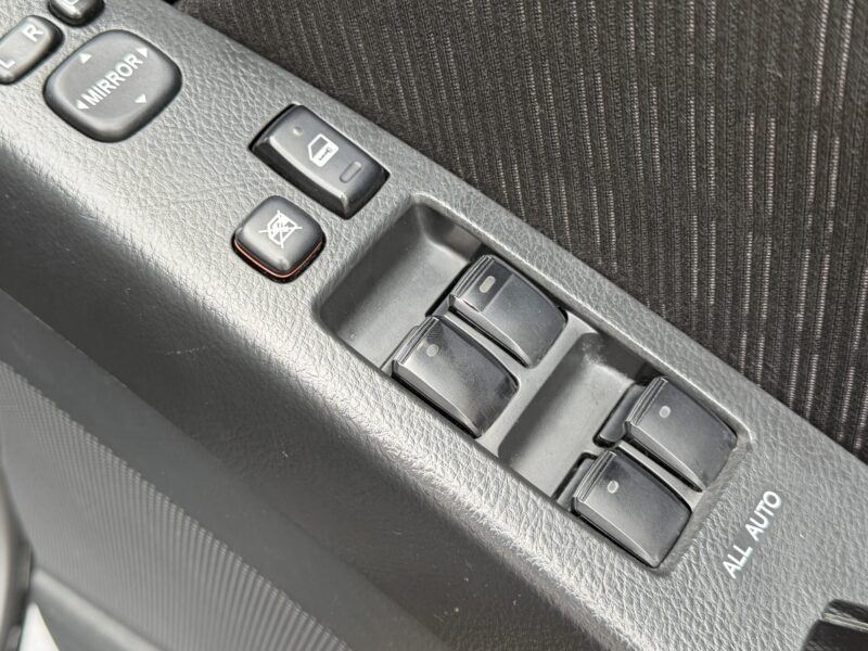 ISIS アイシス プラタナ Vセレクション【特別仕様車】【車検2年付】【ユーザー買取車】
