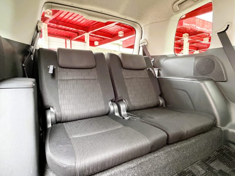 ISIS アイシス プラタナ Vセレクション【特別仕様車】【車検2年付】【ユーザー買取車】