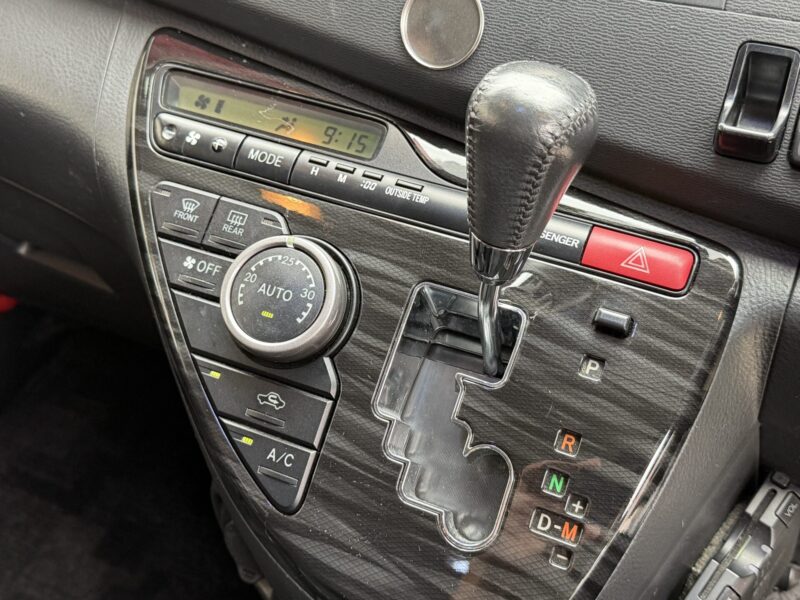 ISIS アイシス プラタナ Vセレクション【特別仕様車】【車検2年付】【ユーザー買取車】