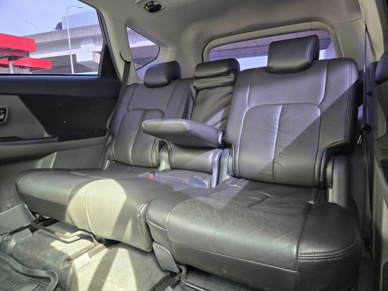PRIUSα プリウスα Sチューンブラック 【総合評価優良車】【特別仕様車】【カスタム】【車検2年付】