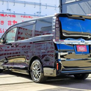 VOXY　ヴォクシー　ハイブリッドV【総合評価優良車】【カスタム】