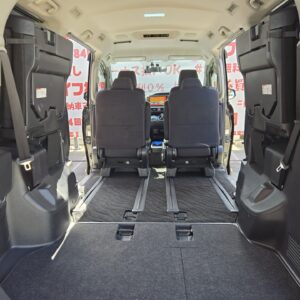 VOXY　ヴォクシー　ハイブリッドV【総合評価優良車】【カスタム】