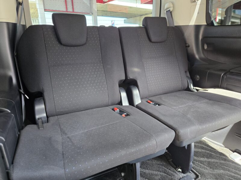 VOXY ヴォクシー ハイブリッドV【総合評価優良車】【カスタム】