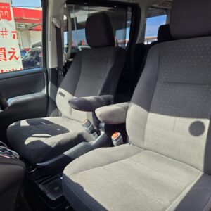 VOXY　ヴォクシー　ハイブリッドV【総合評価優良車】【カスタム】
