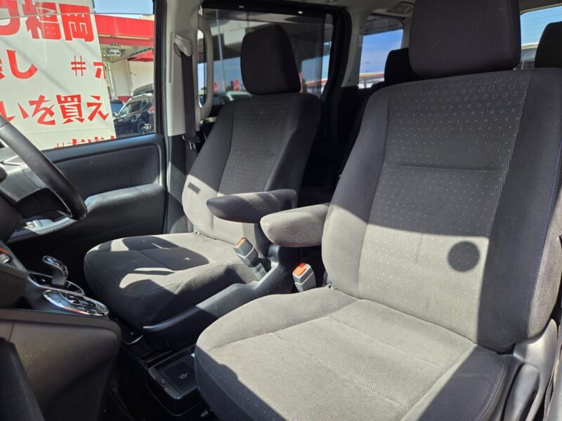 VOXY ヴォクシー ハイブリッドV【総合評価優良車】【カスタム】