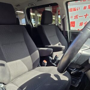 VOXY　ヴォクシー　ハイブリッドV【総合評価優良車】【カスタム】