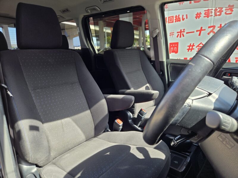 VOXY ヴォクシー ハイブリッドV【総合評価優良車】【カスタム】